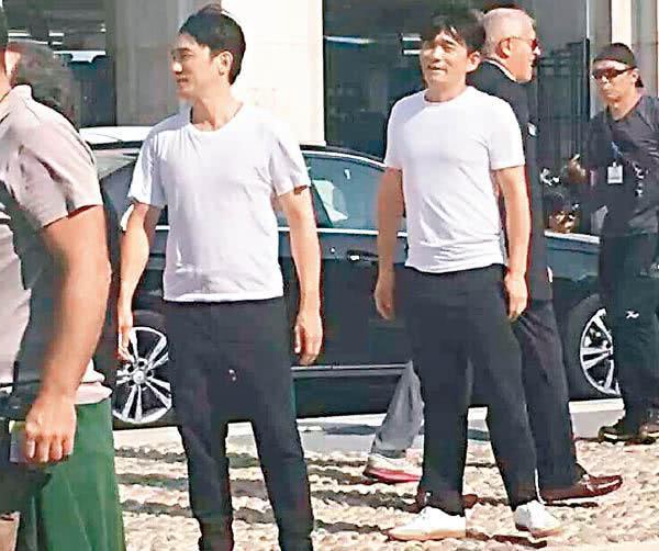 梁朝伟和替身徐上威,两人同框几乎认不出到底谁是谁,刘嘉玲都认不出