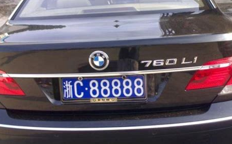 网友街头拍到车牌京a88888,没想到车主居然是这个人,太有钱了