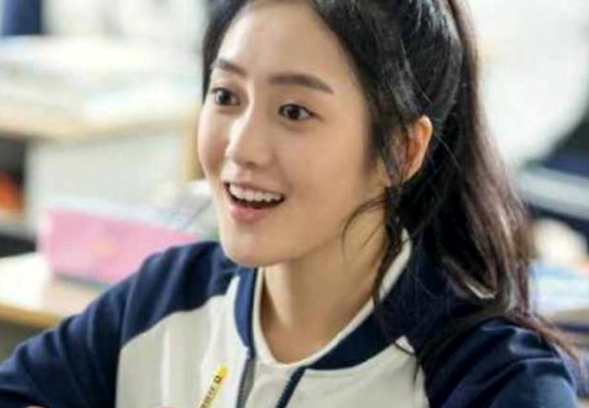 2,王梓薇饰演林静晓,1996年11月20日出生,中国内地影视女演员.