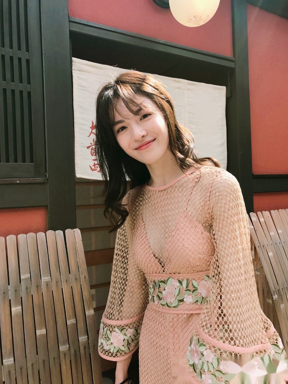 《芳华》中的"萧穗子"现实中美翻了,笑容让人醉,网友:女神啊