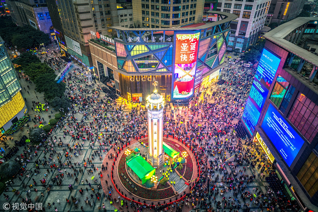 10万人齐聚重庆解放碑 共度浪漫跨年夜