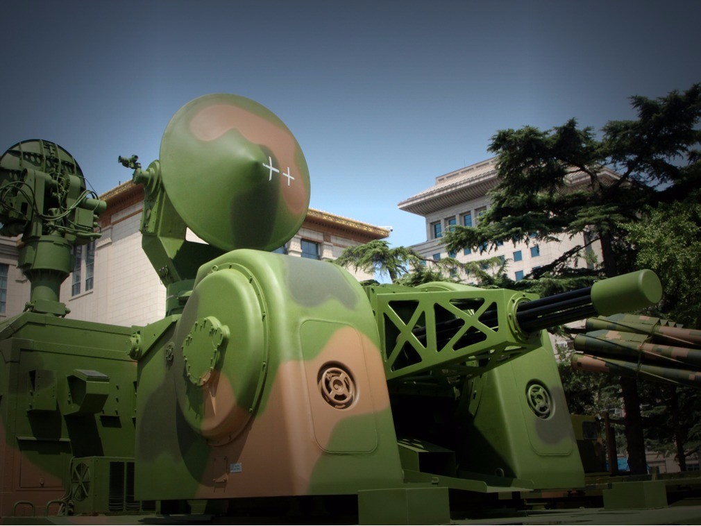 图为红旗-6弹炮防御系统跟踪高炮车.