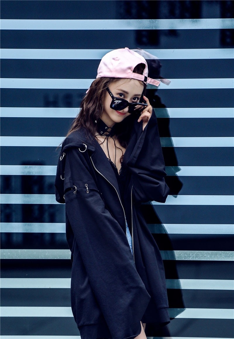 马泽涵初秋街拍 清新甜美酷劲十