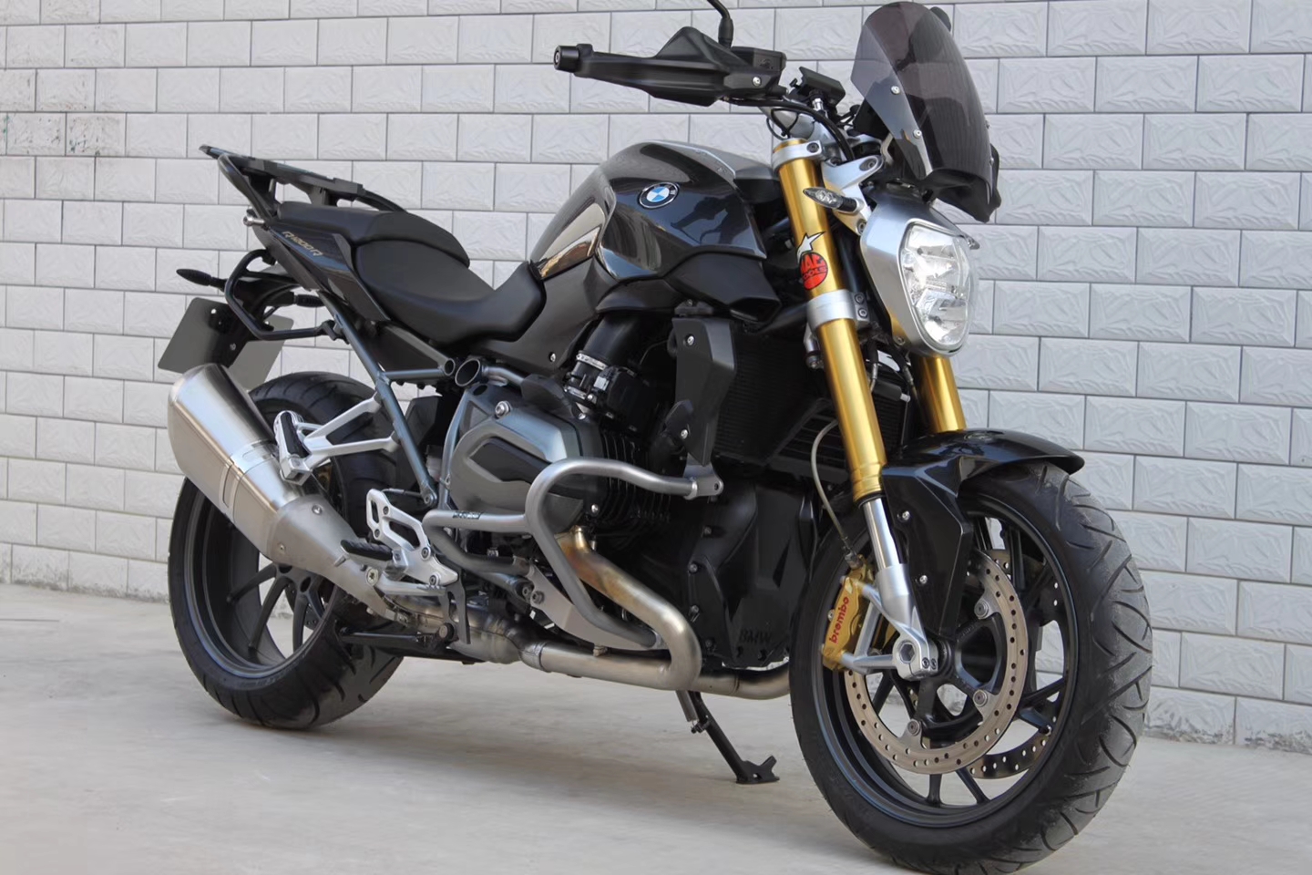 实拍宝马街车r1200r!