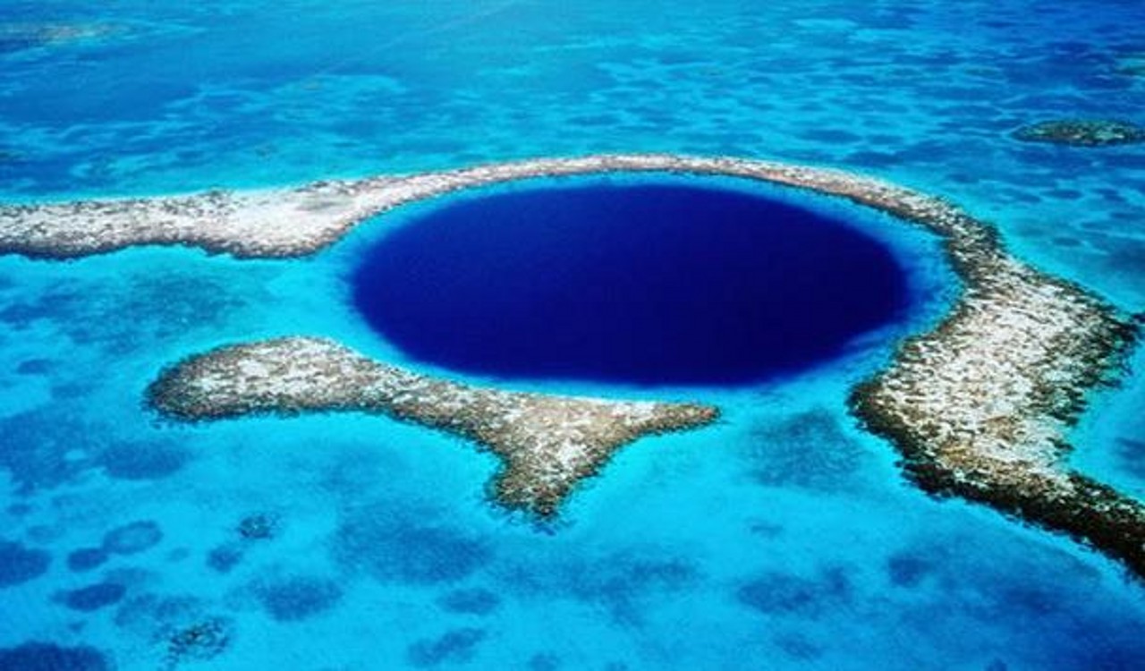 世界上最深的海洋蓝洞图片