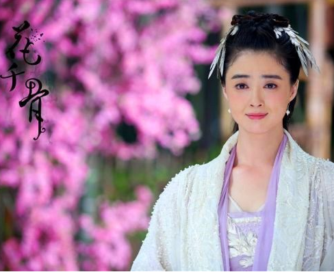 第三名:蒋欣在《花千骨》中饰演夏紫熏,有种温柔的慈母的美