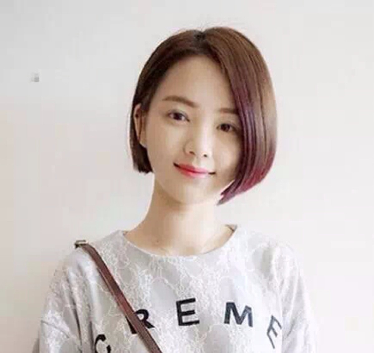 6 韩式短发 空气刘海加栗色发色显白又减龄,娃娃脸萌力翻倍!