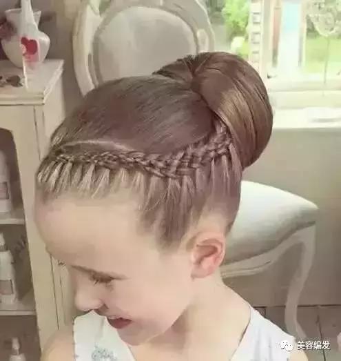 小女孩发型绑扎方法,夏季儿童编发教程!