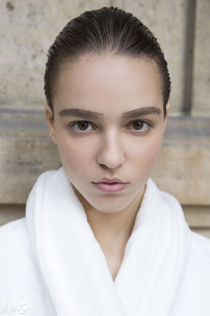 实拍t台模特背后的真实素颜照,网友:还没一般人好看!