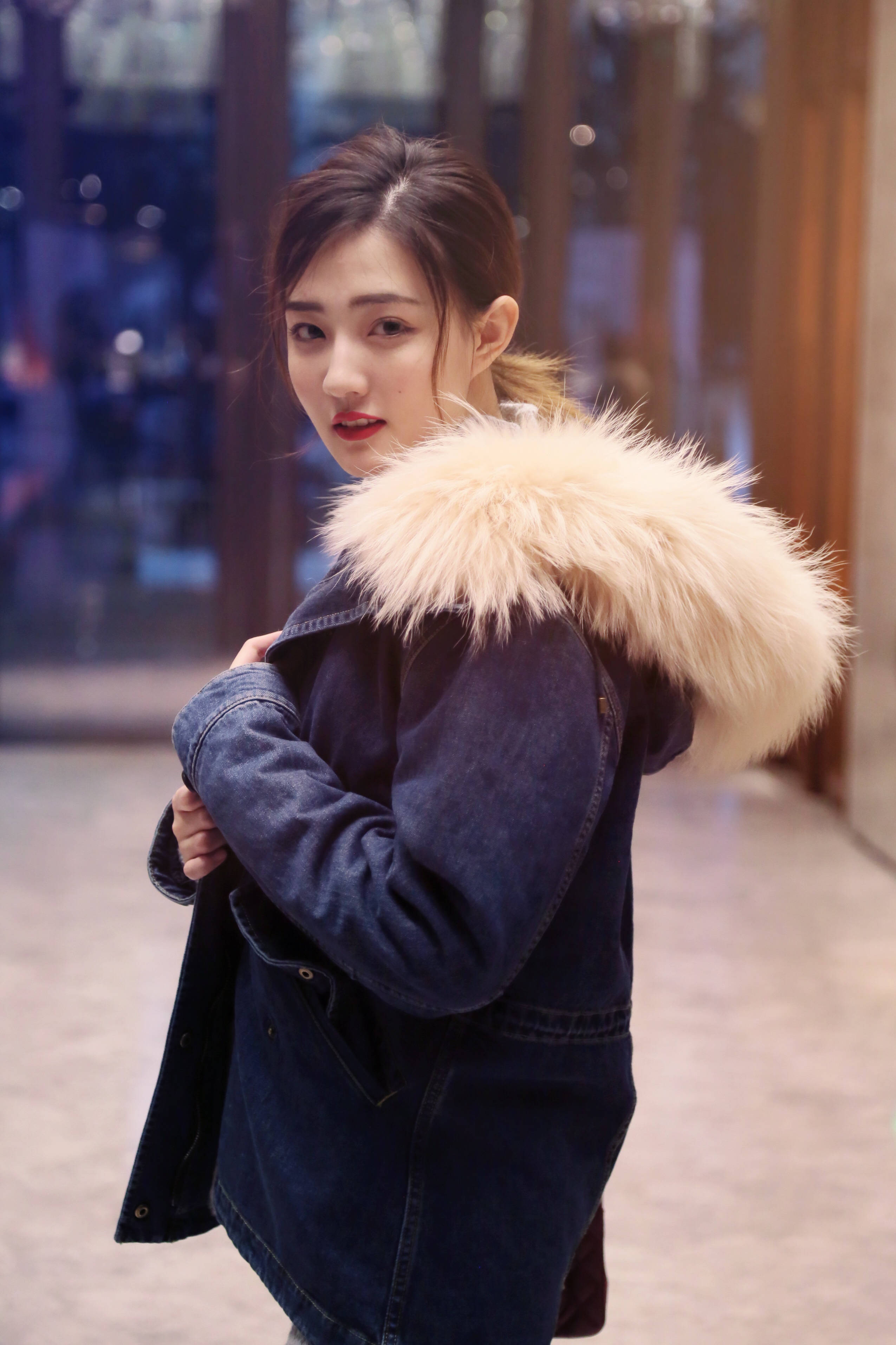 徐璐素颜青春靓丽,穿衣打扮更是美腻,网友:简直美翻了