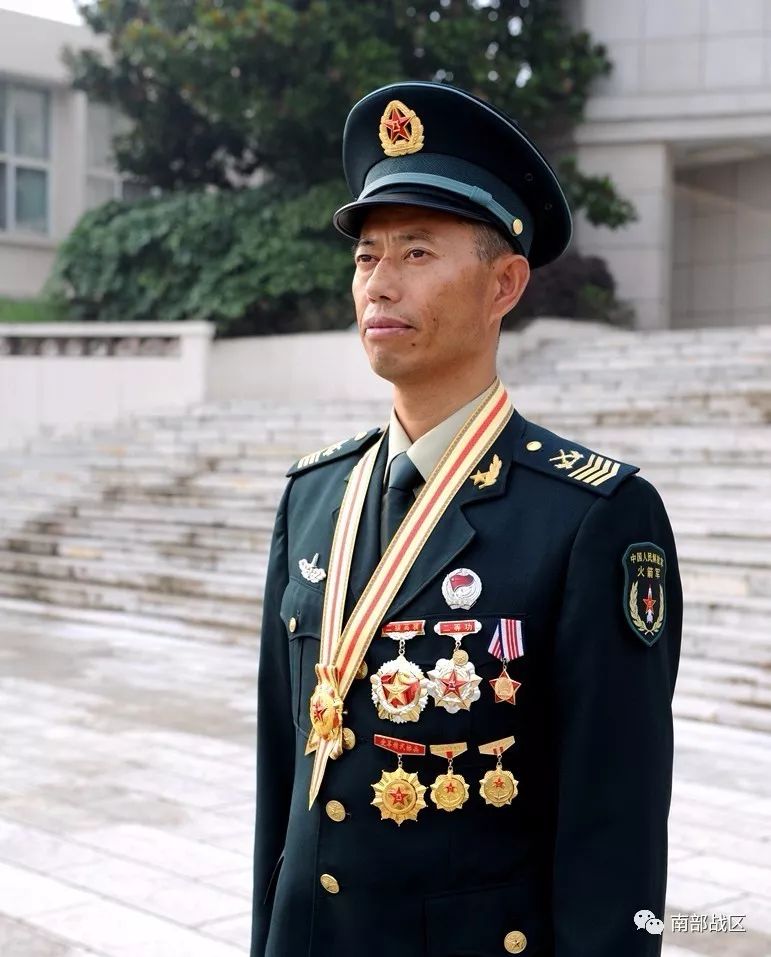 中国第一军士长图片