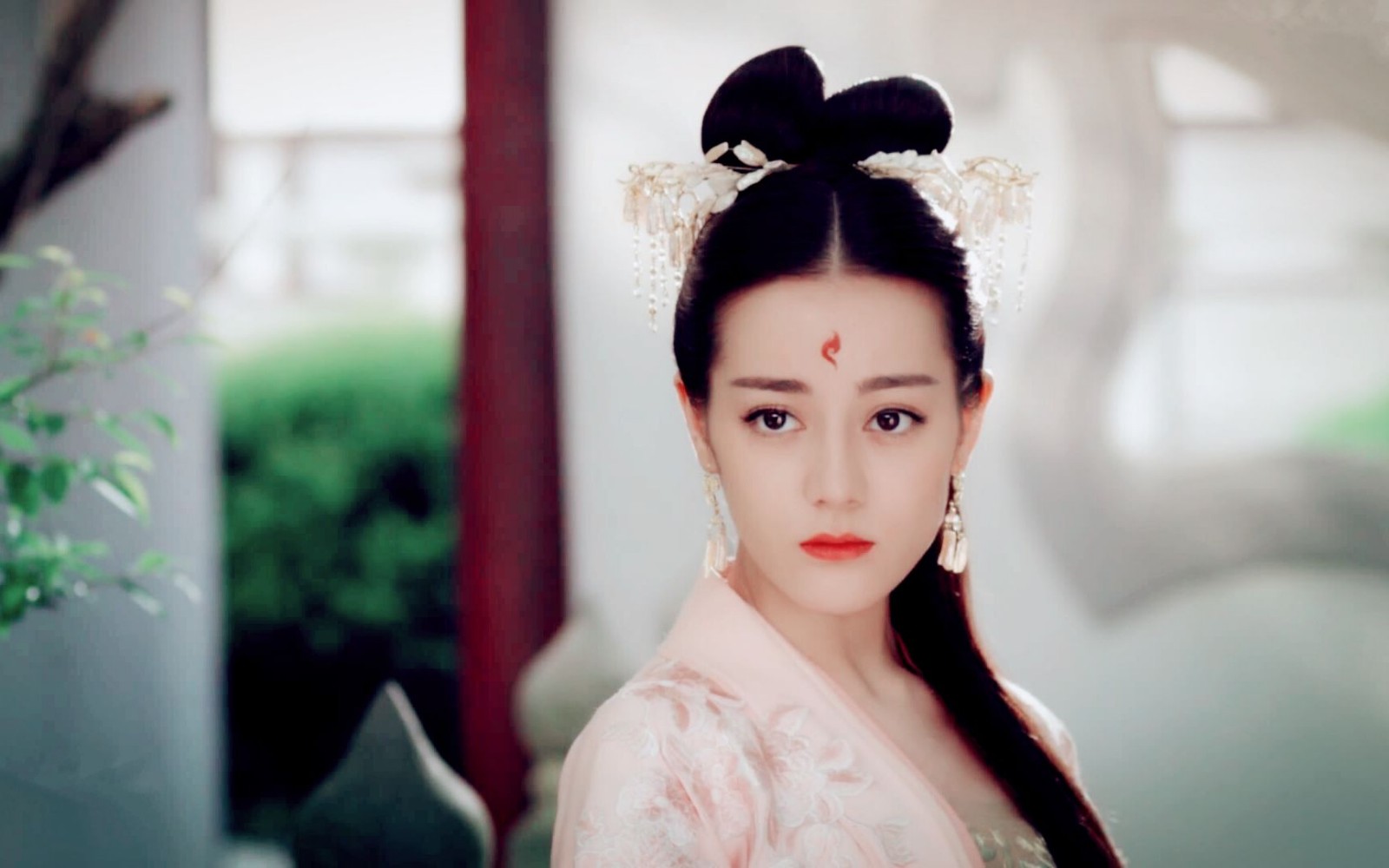 《丽姬传》热巴造型显得很老,不适合青春洋溢的迪丽热巴.