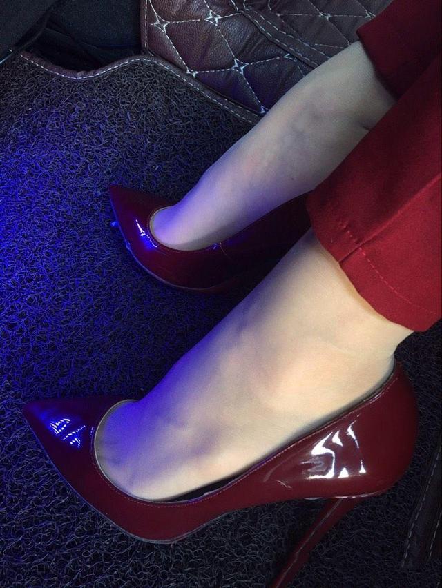红色高跟鞋 肉丝 红红火火的女人