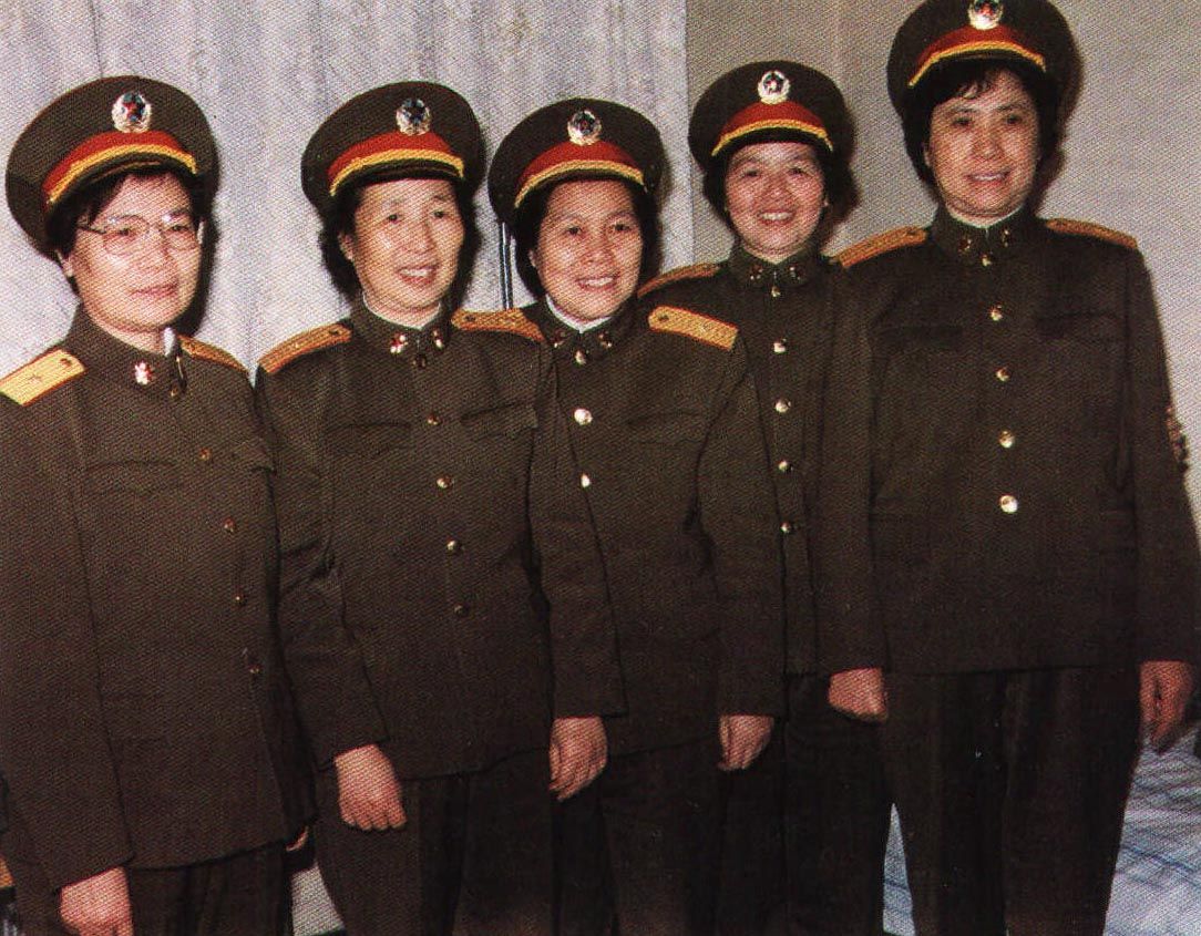 她是中国第一位女中将,父亲是元帅,丈夫是上将