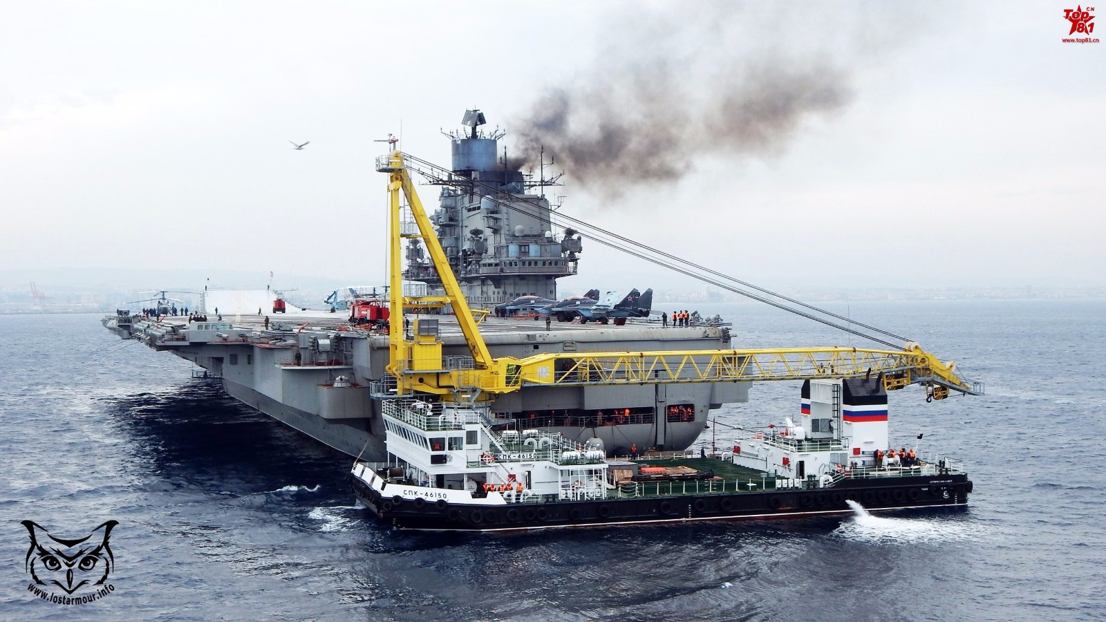 俄库兹涅佐夫海军上将号航母在叙利亚海岸线补给弹药画面