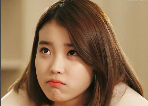 李智恩:卖萌嘟嘴的iu 小眼神简直不要太可爱