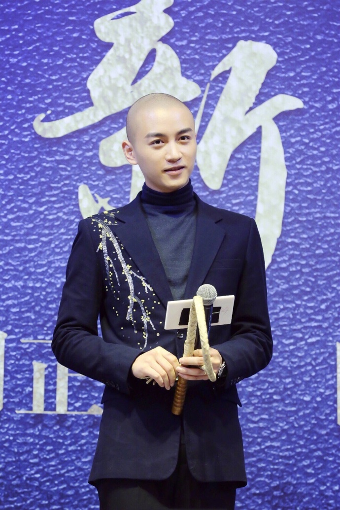 陈晓光头造型依旧帅气逼人