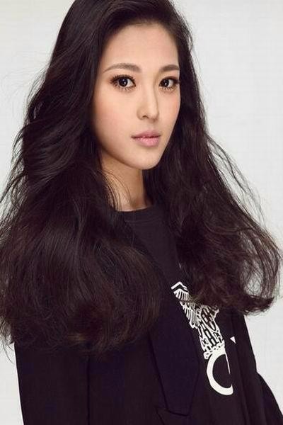 杨祖青,饰演叱云家的忠诚女杀手红罗红罗对叱云家很是忠诚,叱云家做过