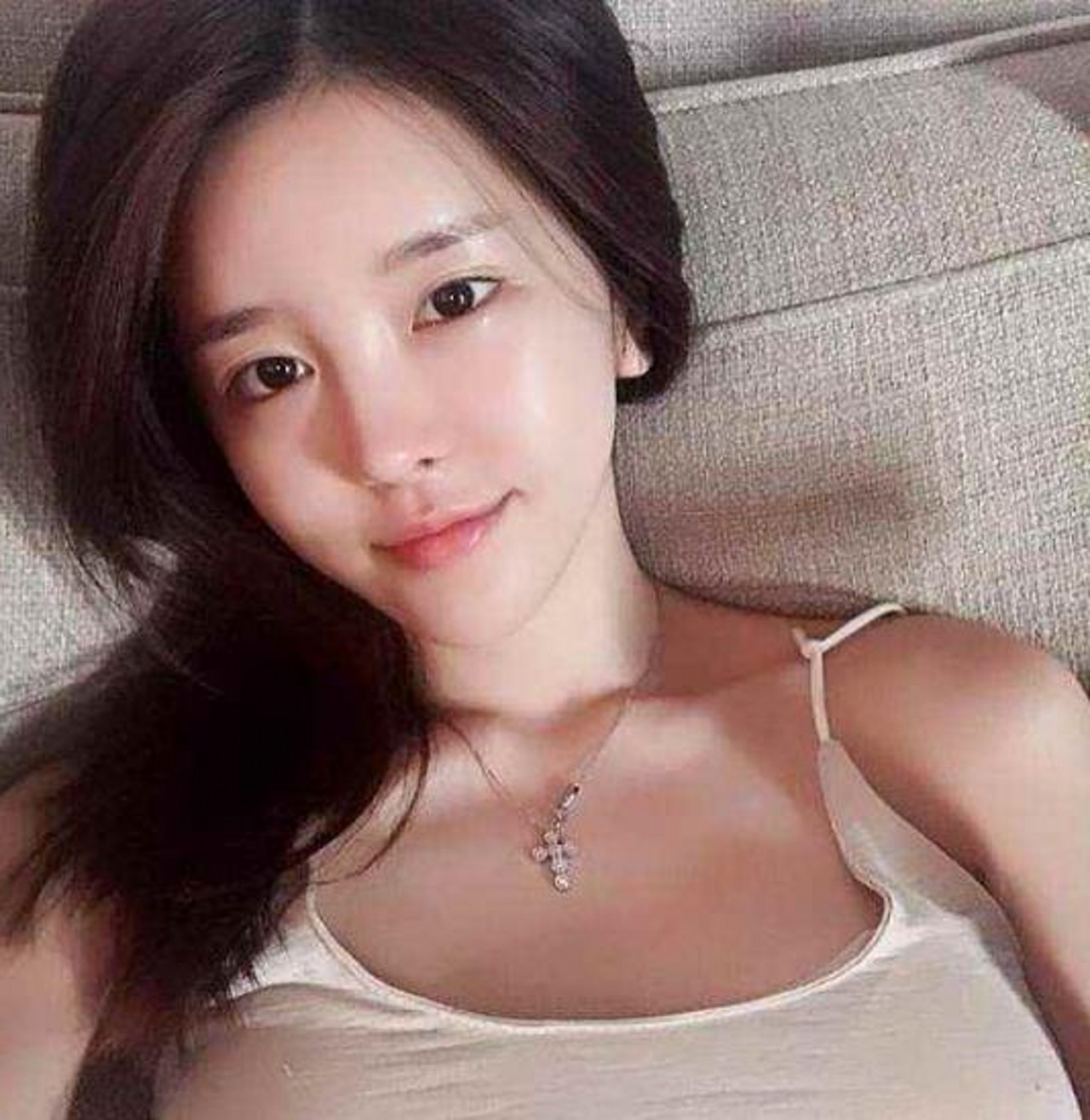 尹素婉号称是韩国第一美女主播,凭借着天使般的脸庞与魔鬼般的身材