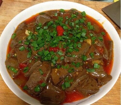 猪头豆腐汤,各种配菜炒猪血之外,醋溜猪血也算比较常见的一个猪血怂