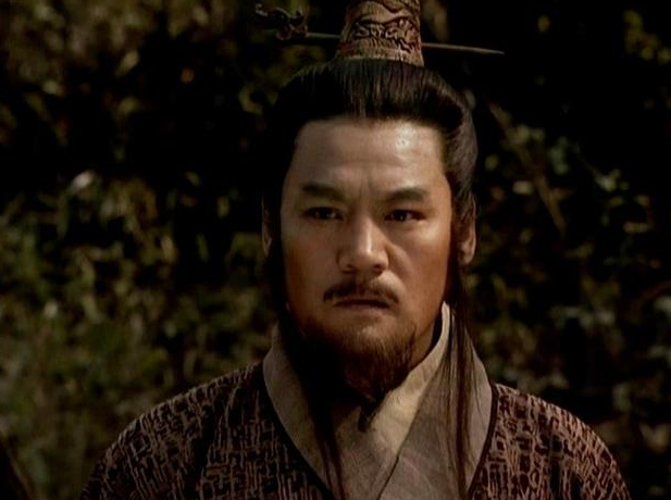 泰山派人数众多,从左冷禅并派的时候,去嵩山的人数可以看出.