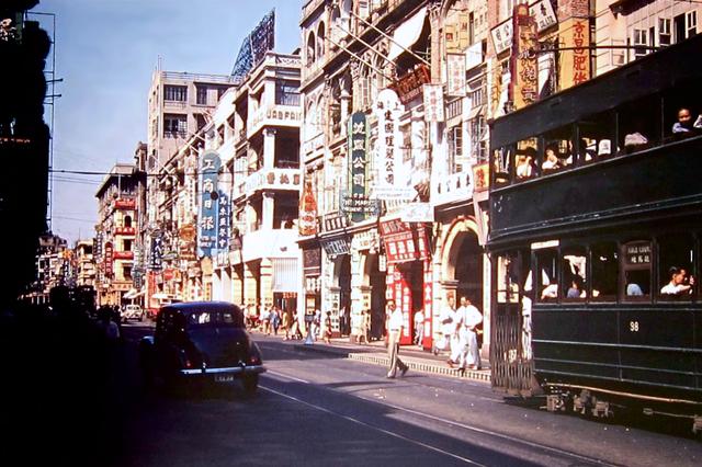 五十年代香港人口已增至250万人