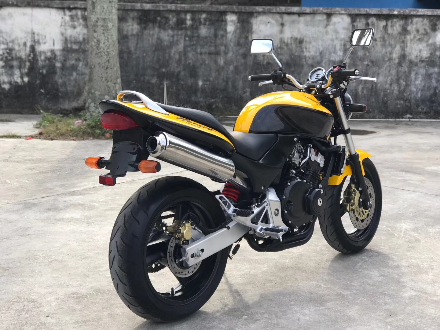 实拍本田小黄蜂cb250!