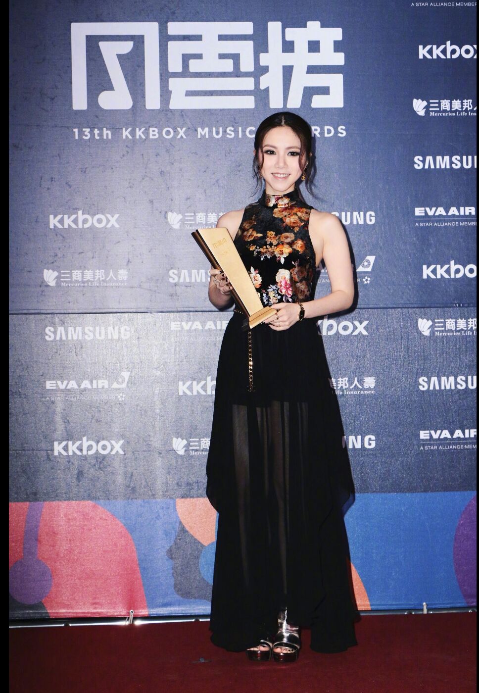 第13届kkbox风云榜颁奖典礼后台的邓紫棋