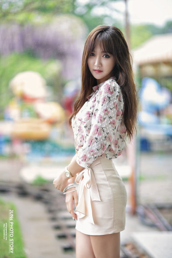 英姿绰约,清新温润赵仁英