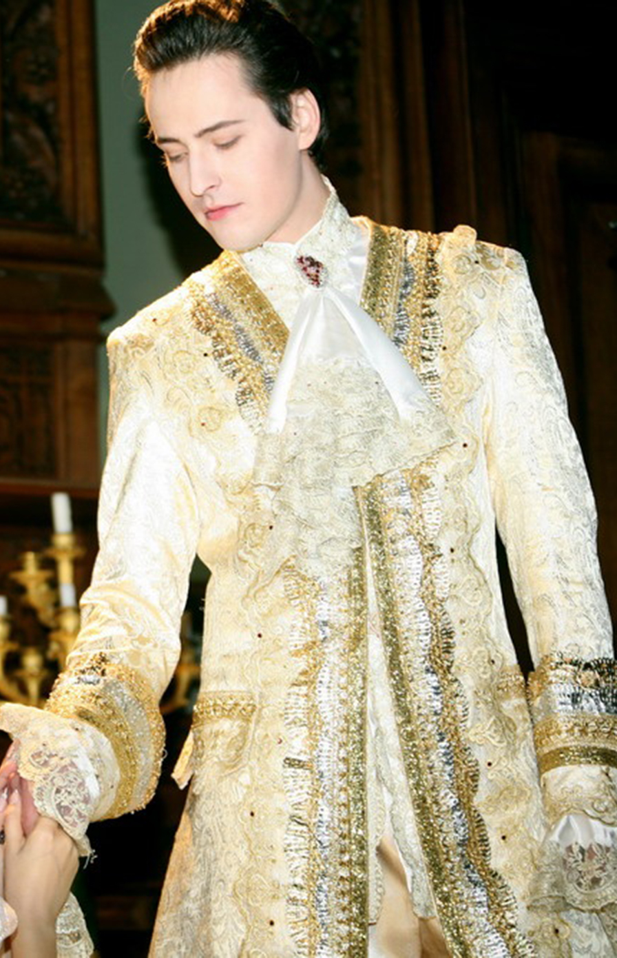 最帅男高音"海豚音王子"维塔斯 欧式宫廷风格写真