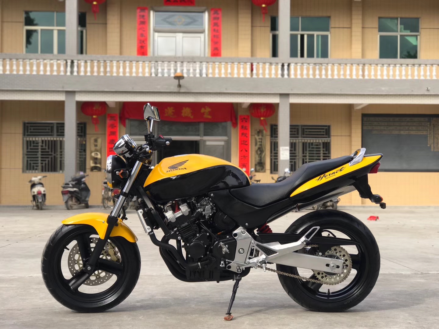 实拍本田小黄蜂cb250!