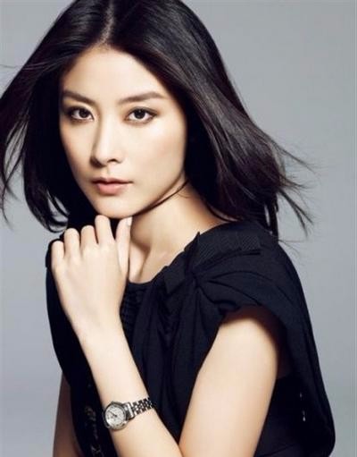 据说陈慧琳的父亲陈崇伟拥有香港多家珠宝店,是香港数一数二神秘富豪