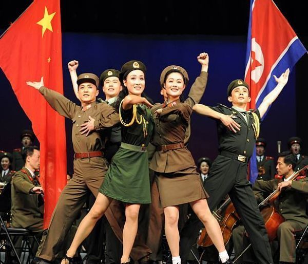 实拍:朝鲜的文艺兵们