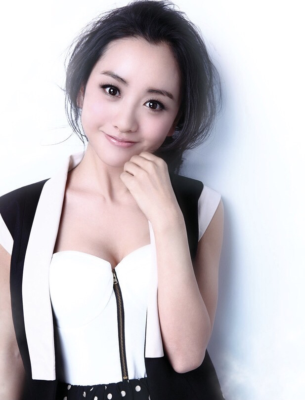 杨蓉化身足球宝贝写真,超可爱!