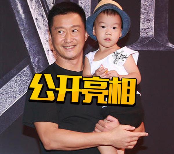 昨日,吴京抱着快3岁的儿子到会电影首映礼,这可真的十分稀有啊