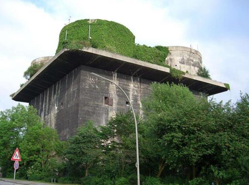 二战时期,德国建造的这种防空碉堡,苏军榴弹炮都无法将其攻克