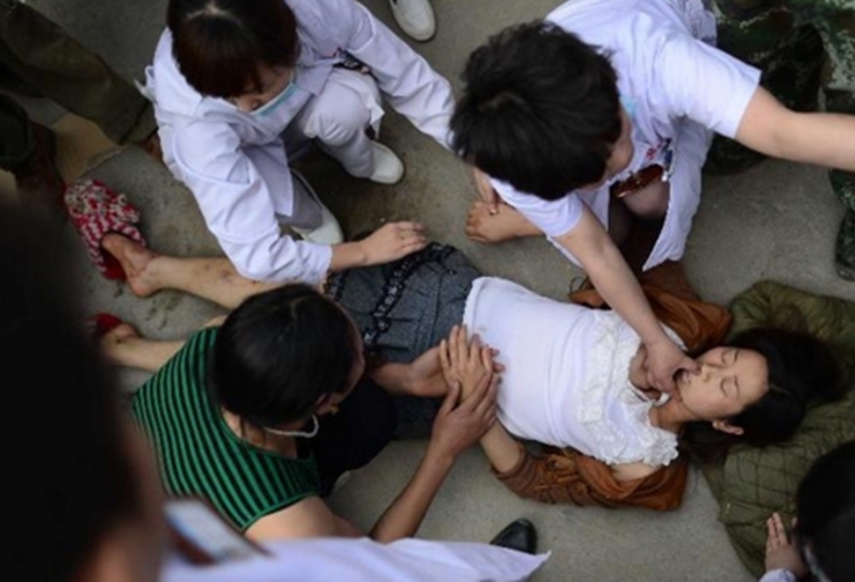 这位女大学生叫小雨突然有一天晕倒了结果被送进医院