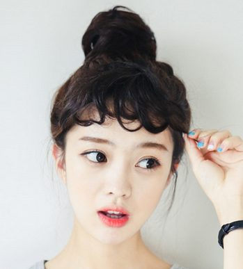 清新亮丽的韩式花苞头发型,时尚别致更吸睛!