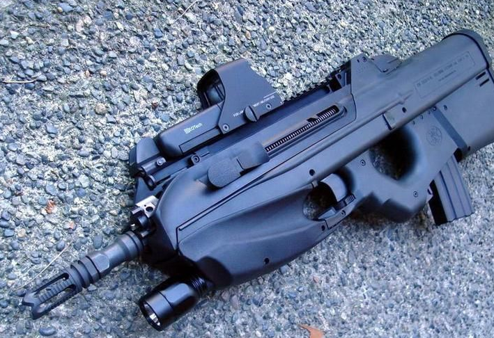 fn2000是 比利时fn赫尔斯塔北美分公司研制的f2000型5.