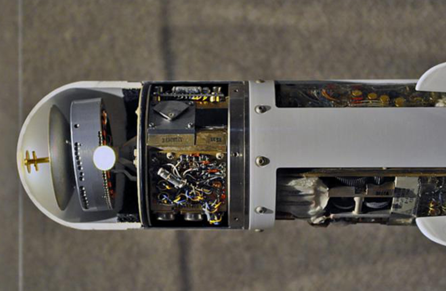 这是aim-9b剖面图,导弹内部结构剖面图