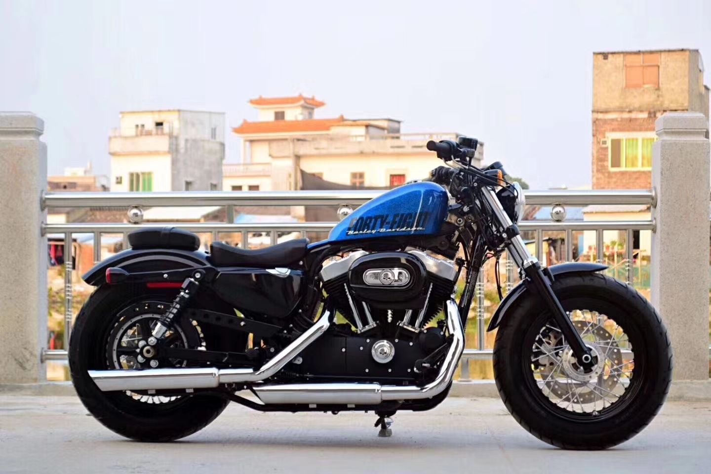 实拍小镇上的哈雷x48!