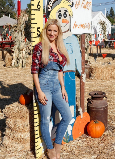 德国辣模jordan carver餐厅被拍,看着她的吃相就已经饱了