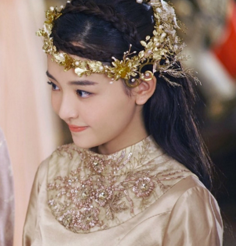吴倩在《上古情歌》中的叶子发饰,简直太美了,有种小清新的感觉