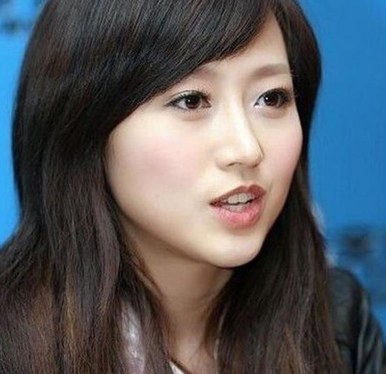 不过在生活上,当年冯导并不太地道,在1984年,冯小刚