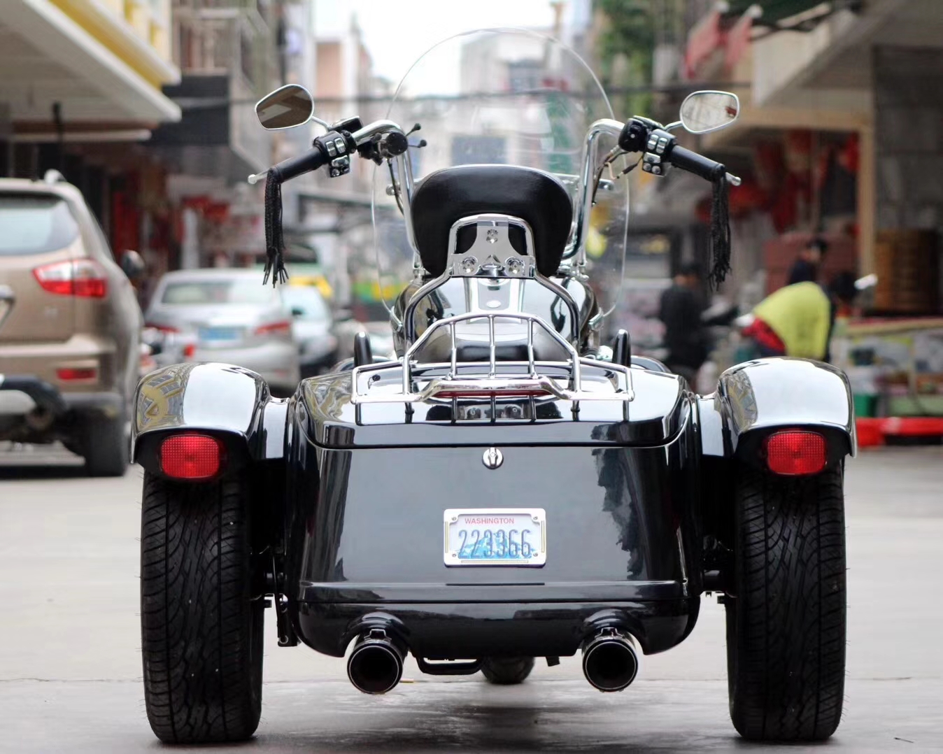 实拍哈雷正三轮儿