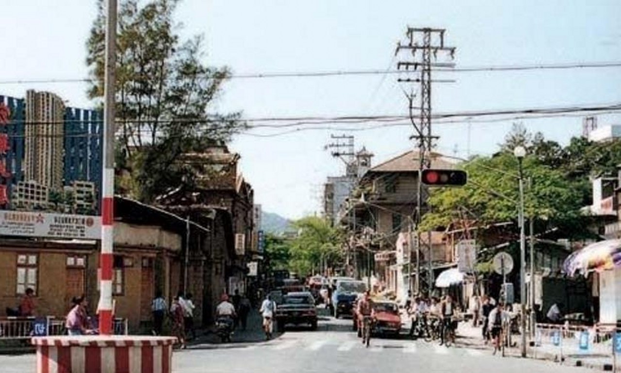 摄影师镜头下的80年代福建厦门老照片:图7看上去十分繁华!